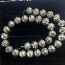 Load image into Gallery viewer, Navajo Pearl Necklace
