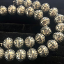 Load image into Gallery viewer, Navajo Pearl Necklace
