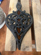 Load image into Gallery viewer, Vintage Iron Trivet - Heart
