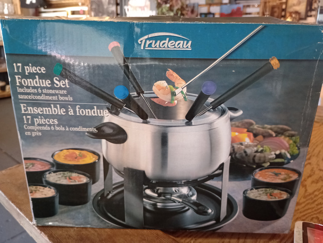 17 piece fondue set