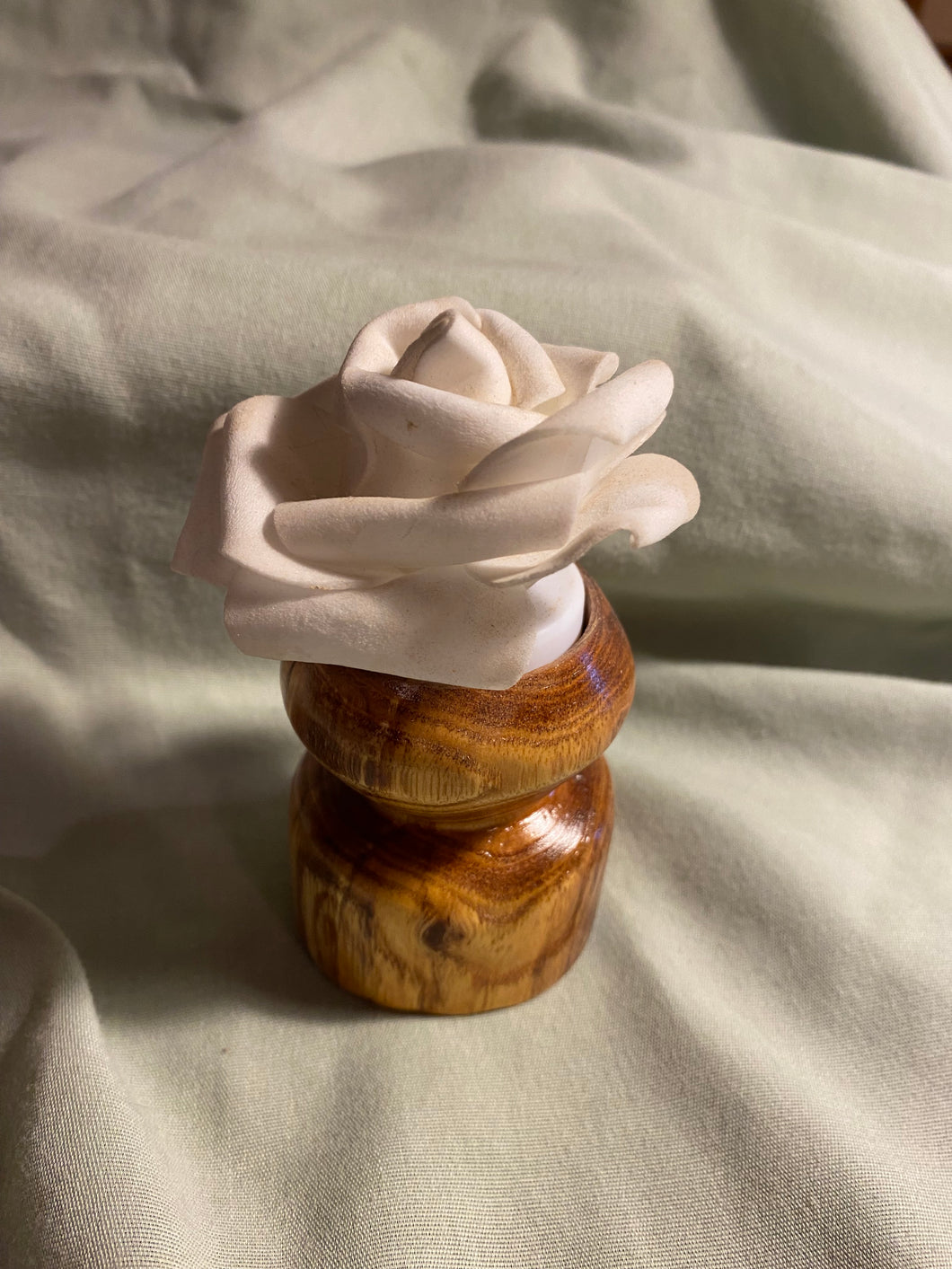 Rose Tea Lights in wooden base